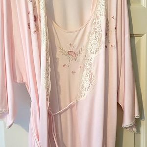 Delta Burke gown w/robe